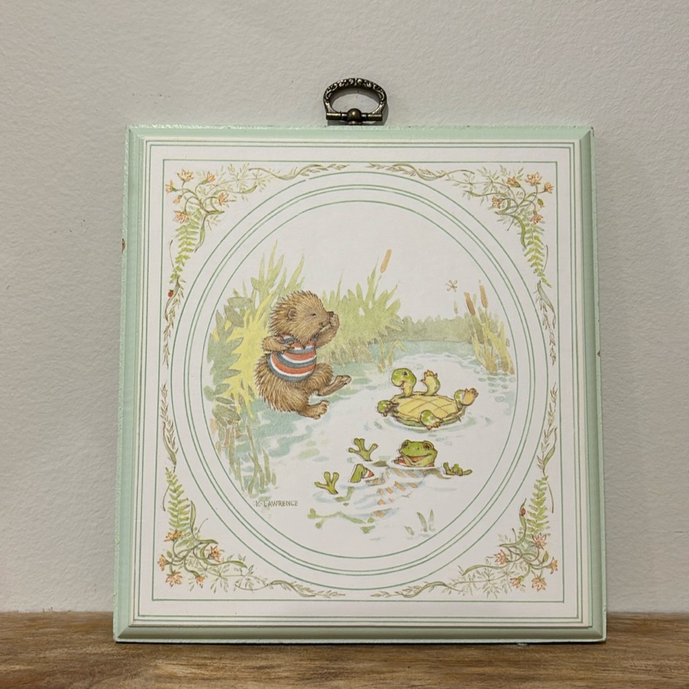 Retro looking hanging wall plaque